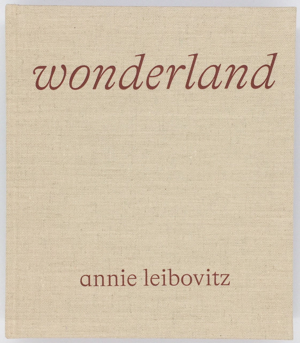 【洋書】Annie Leibovitz: Wonderland a_2822dba7-34d6-4985-8795-
